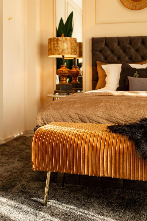 Qult - The Aristocrat Lejlighed Bukarest Eksteriør billede